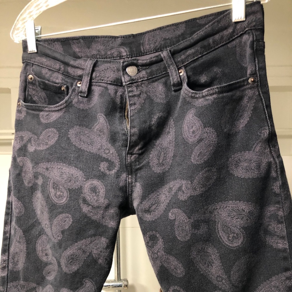 Levi Paisley Print 30x30 Black